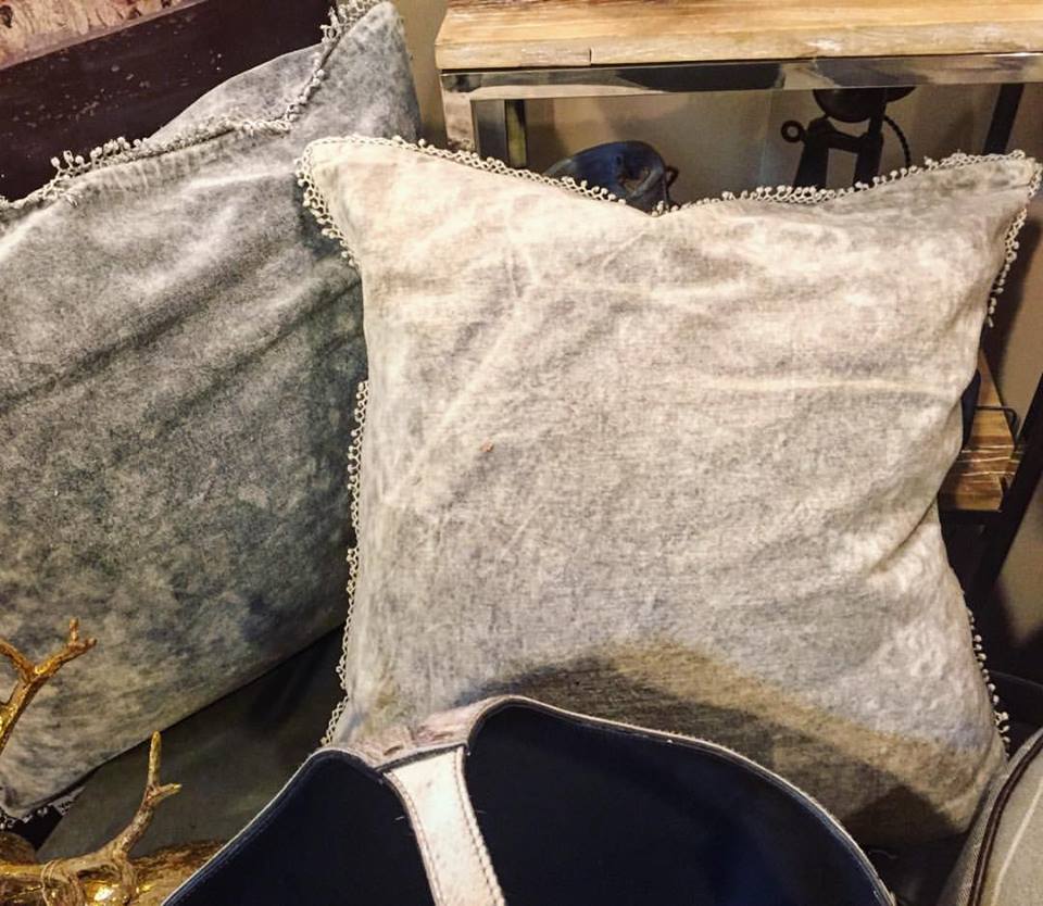 How To Decorate With Throw Pillows Really Tips From The Find Reno